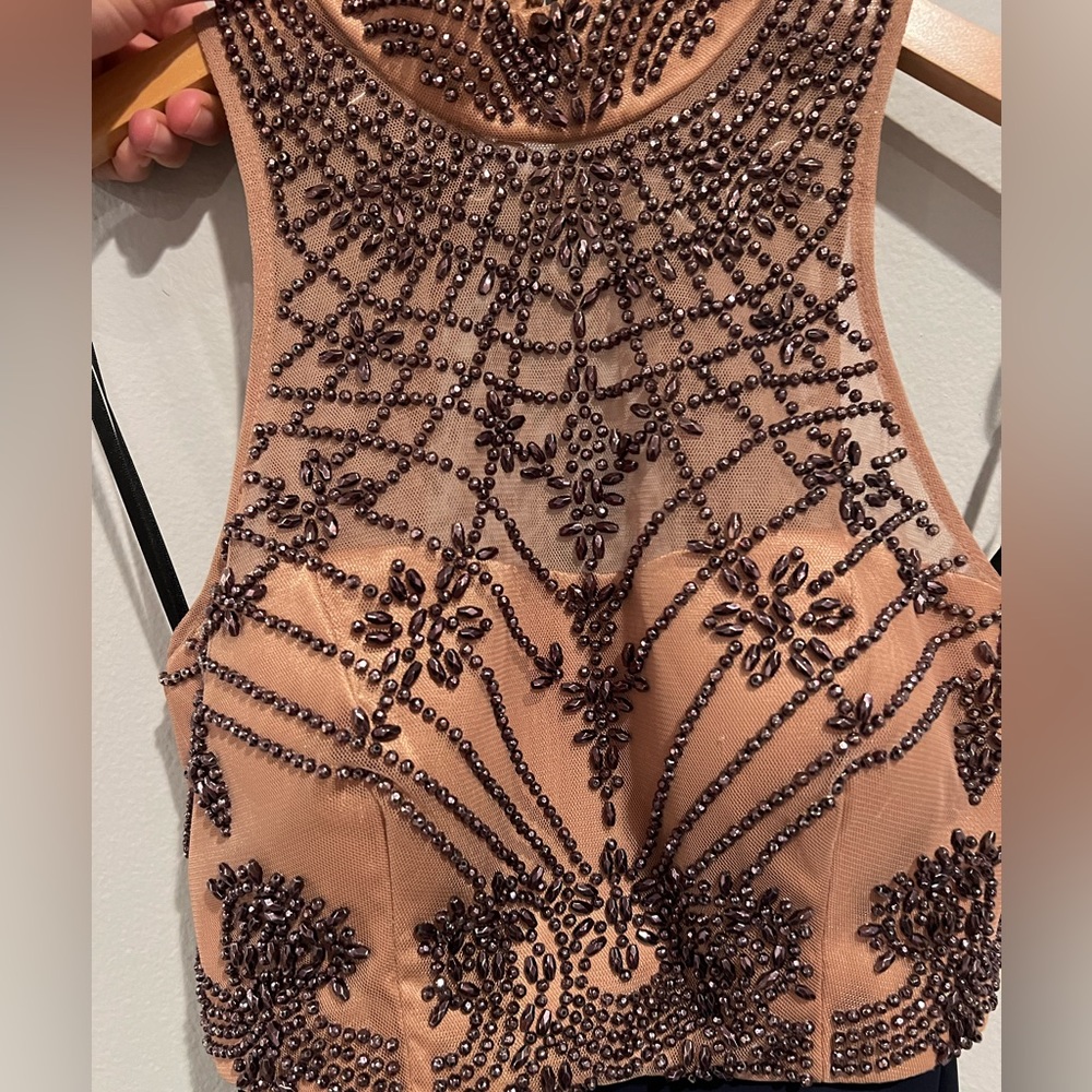 A 2 Piece XSCAPE formal/ homecoming dress in a size 2. ( fit like 0 )